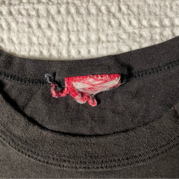 Vintage MTV baby style T approx 16” pit to pit. 👩🏽🎤 - Picture 8 of 10